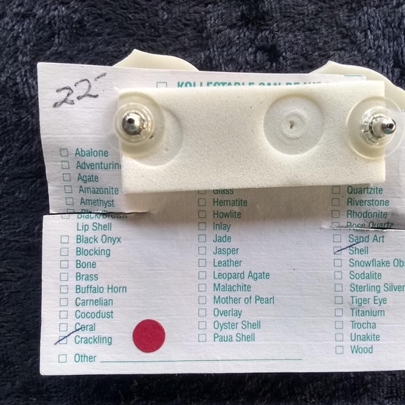 Vintage Genuine Shell Blue Pearl Earrings - Picture 4 of 5